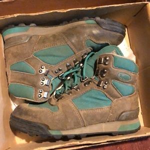 Vasque Clarion II teal. Size7 used